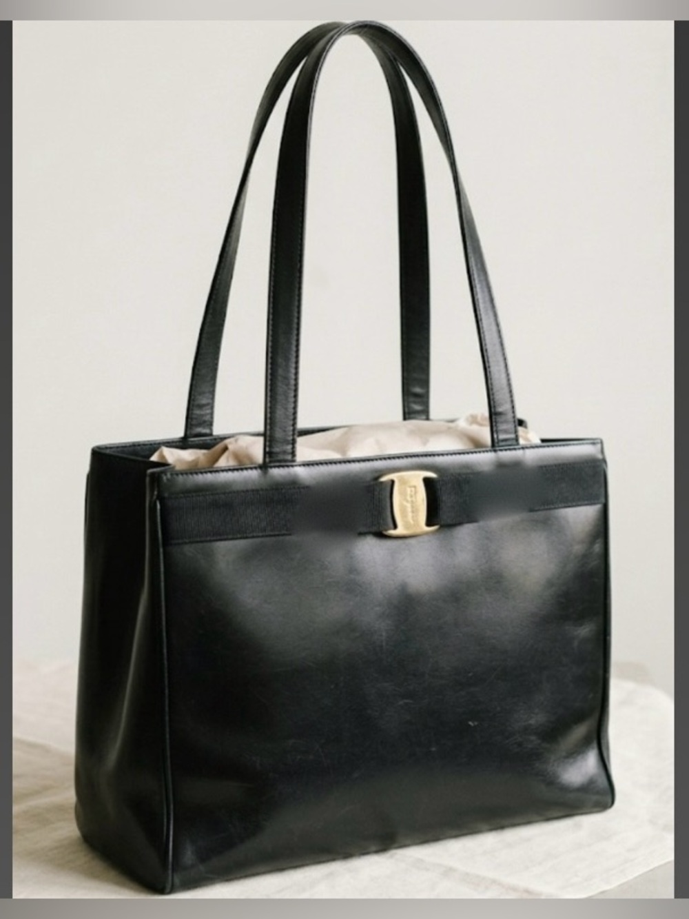 ✨ (VTG) SALVATORE FERRAGAMO- VERA BOW TOTE W/ Dust Bag 💼